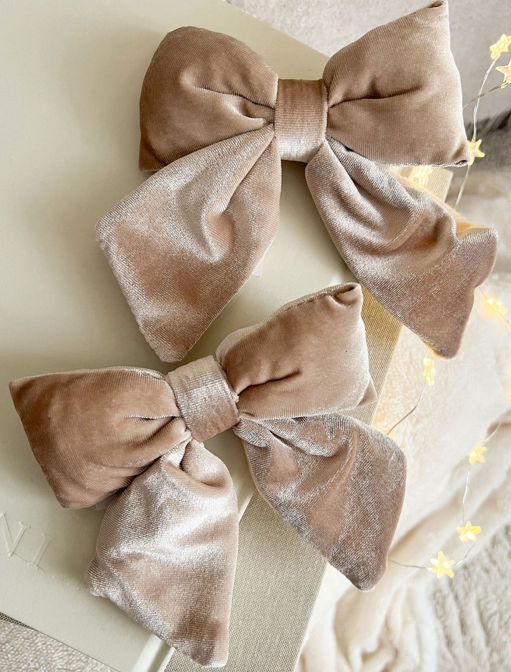 Christmas Taupe Velvet Bow – Festive Décor Clip